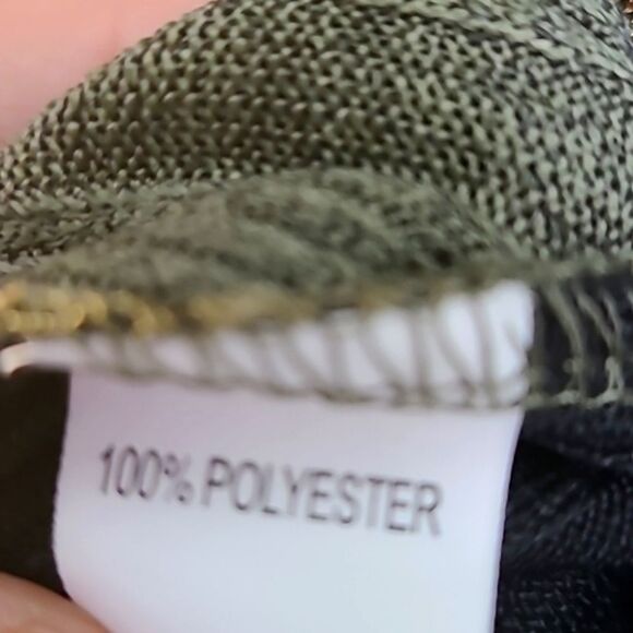 Army Green & Black Two-Tone Top with Buttons Down the Side, Size XL - Picture 7 of 7